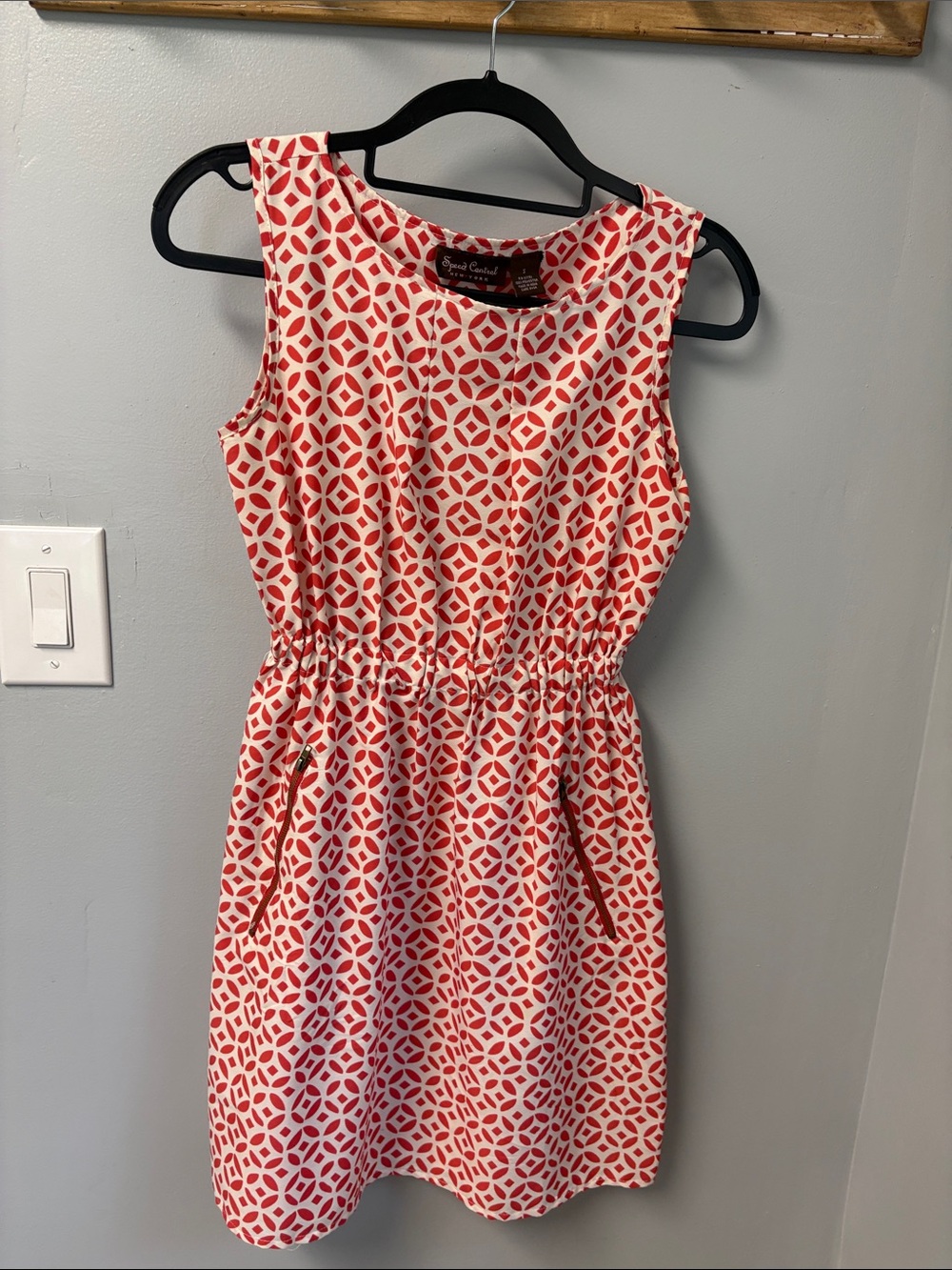 Speed Control Red & White Sleeveless Geometric-Print Mini Dress